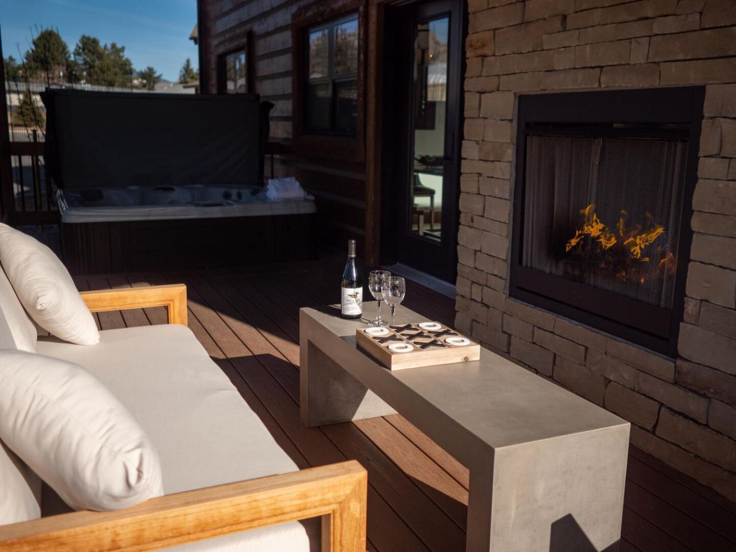 Chic Retreat Indoor Outdoor Fireplace, Private Jacuzzi, Great Location! Estes Park Oda fotoğraf